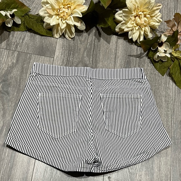 H&M striped denim mini shorts, size 6 - Picture 3 of 4